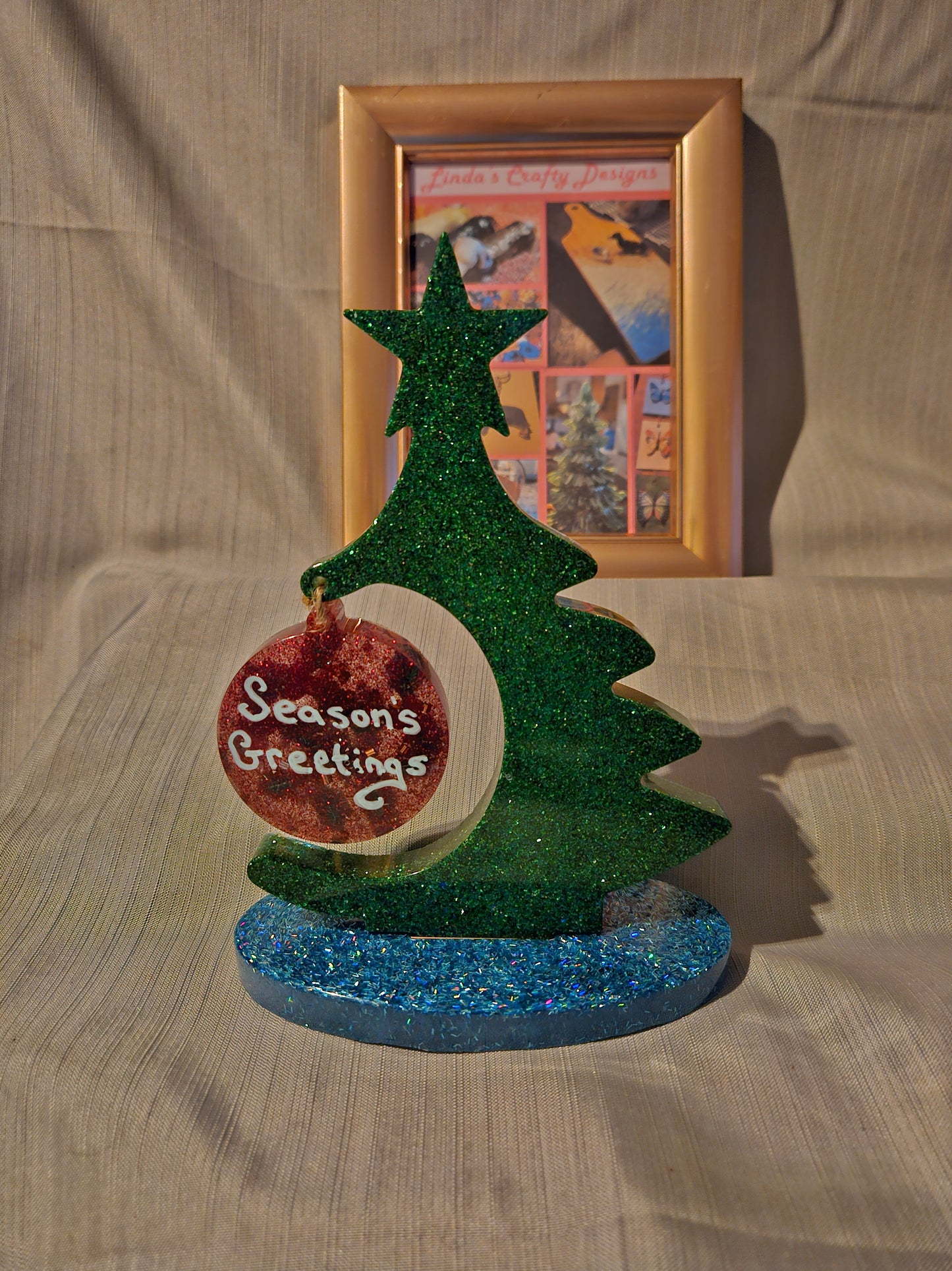 Resin Figurine - Holiday Tree w Hanging Ball #833