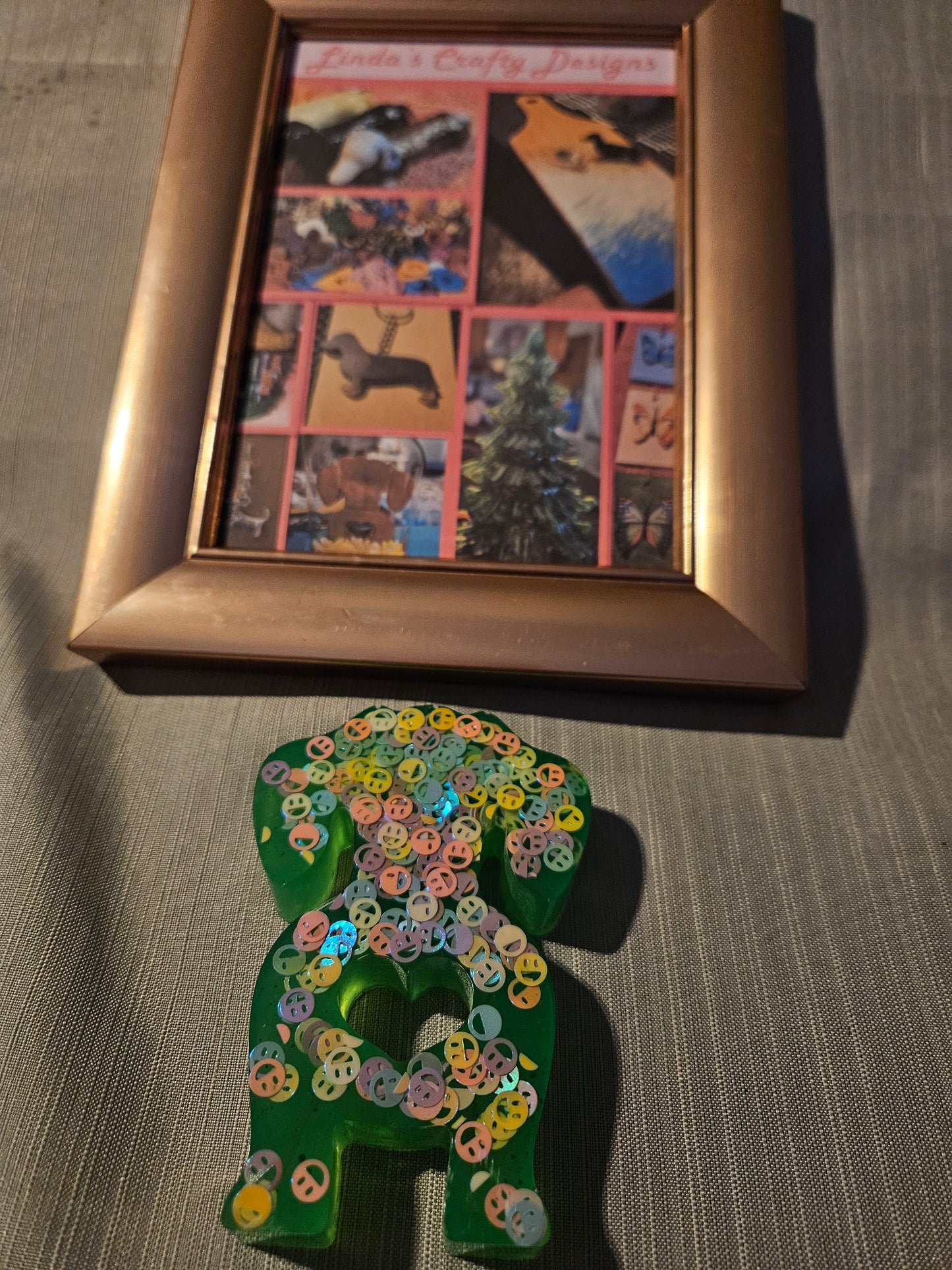 Resin Figurine - Dachshund Love #949