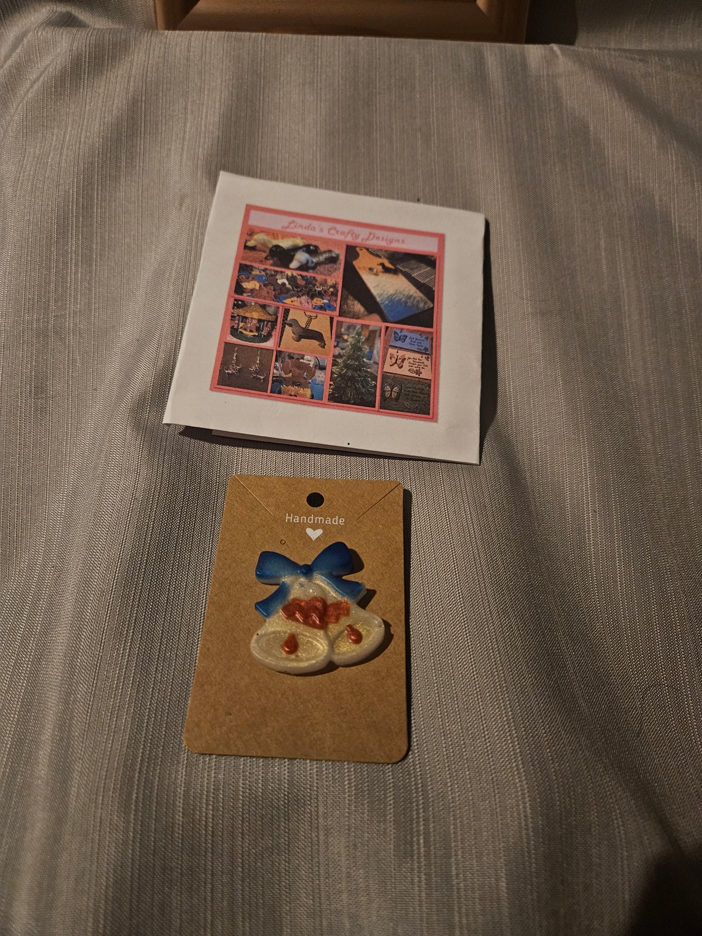 Resin Pin - Holiday Bell and Bow #589. 590