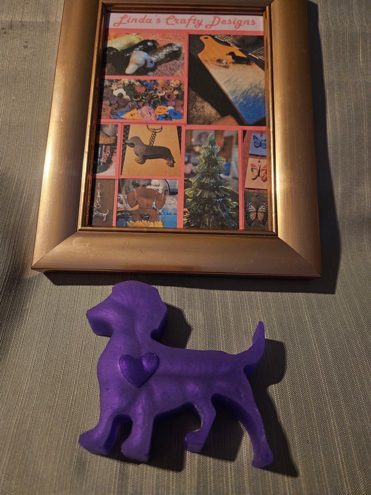 Resin Figurine - Walking Dachshund with Heart #940
