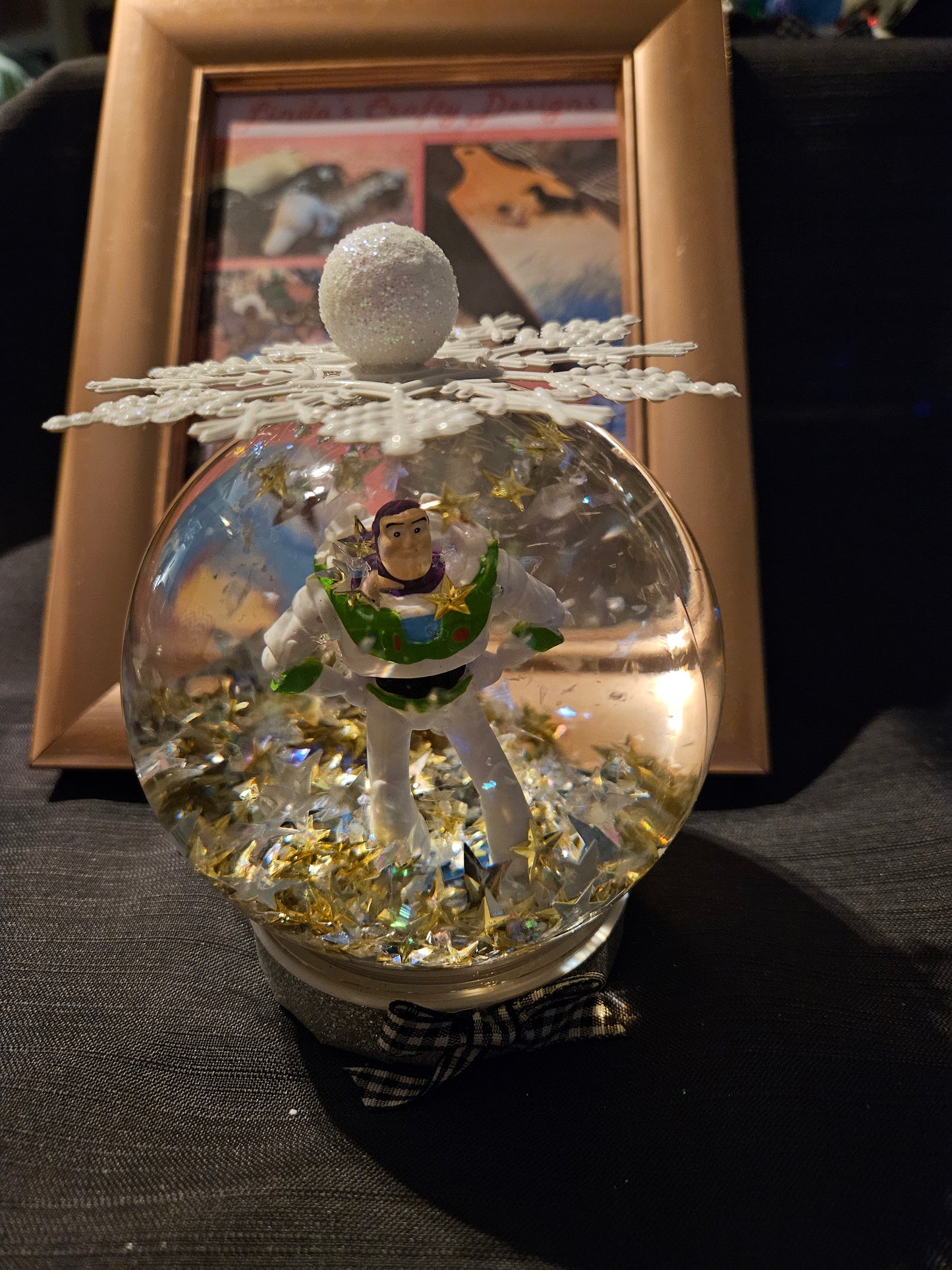 Holiday Snow Globe - Buzz #1218